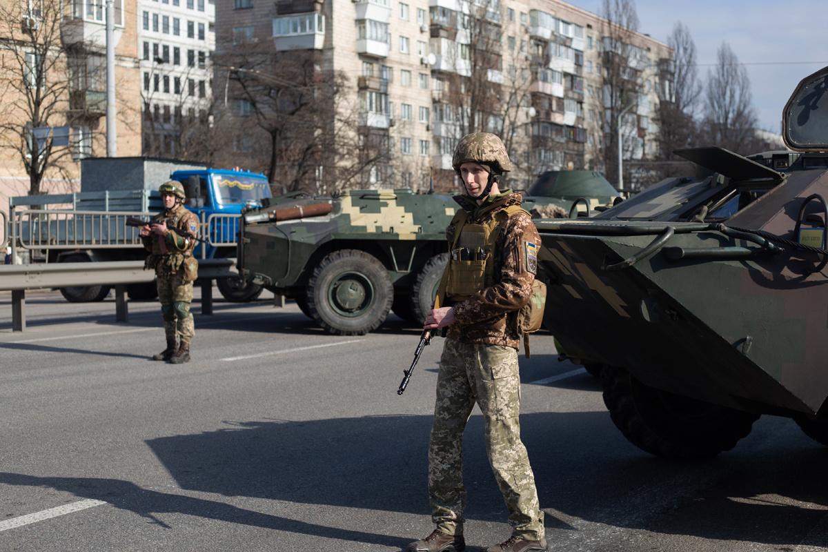 Oekraïense militairen in Kiev op 25 februari 2022.