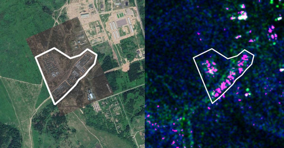 Links is een MAXAR-satellietbeeld van de militaire basis bij de Russische stad Jelnja (november 2021), rechts is een beeld van de Sentinel-1-satelliet gemaakt op hetzelfde tijdstip. De paarse stipjes binnen de witte lijn wijzen dus op de aanwezigheid van militaire voertuigen.