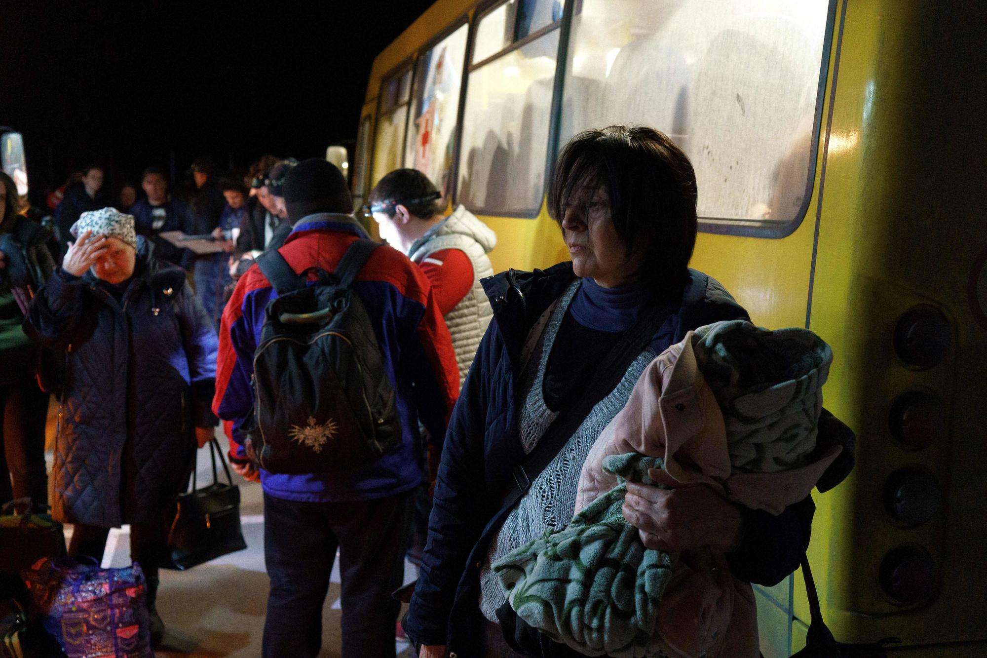 Guerre en Ukraine: nouvelle tentative d'évacuation à Marioupol par la Croix Rouge