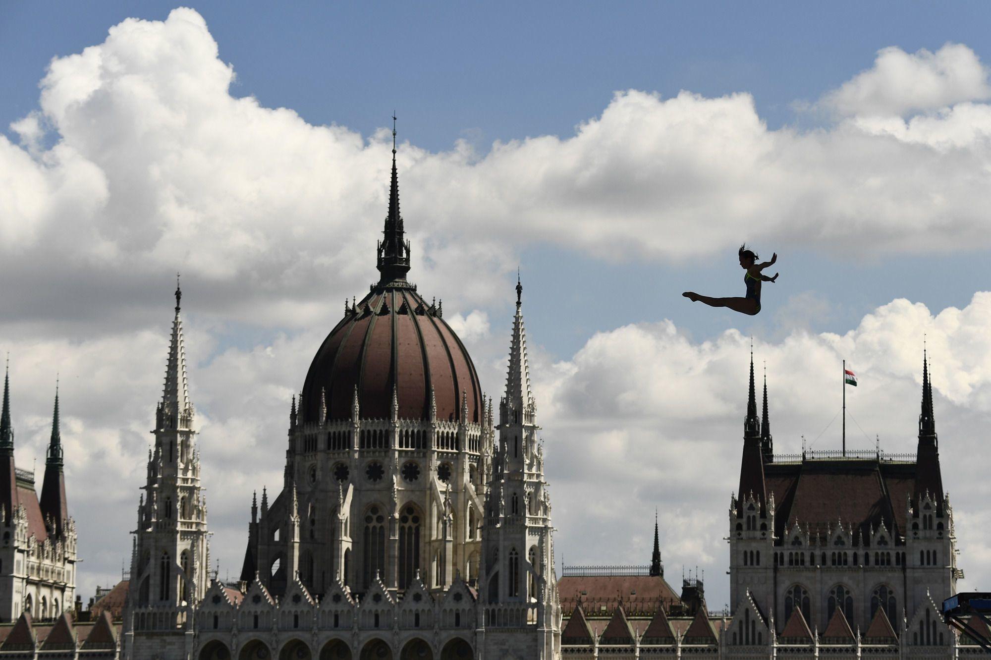 Plongeon de haut vol lors d'une compétition à Budapest. 