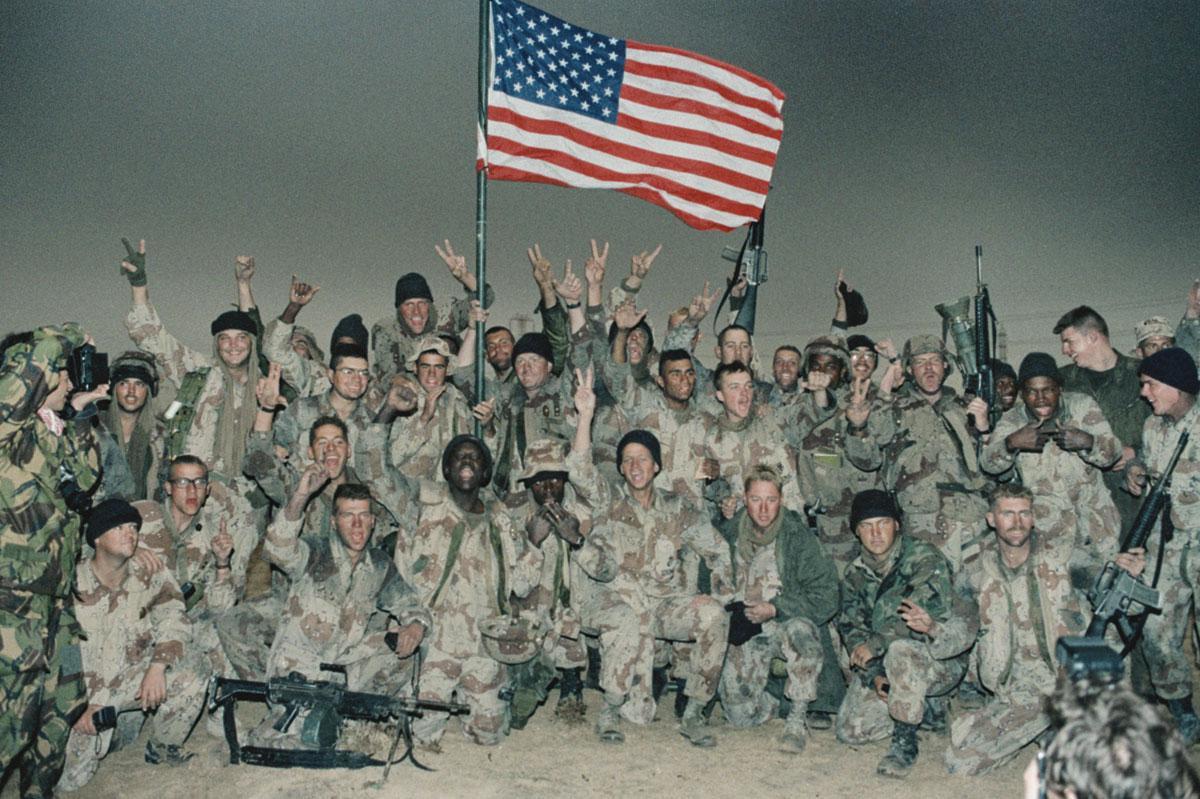 En janvier 1991, après avoir délogé les troupes irakiennes du Koweït, l'armée américaine poursuit la guerre jusque dans le sud de l'Irak. C'était juridiquement permis car l'Irak était l'agresseur.