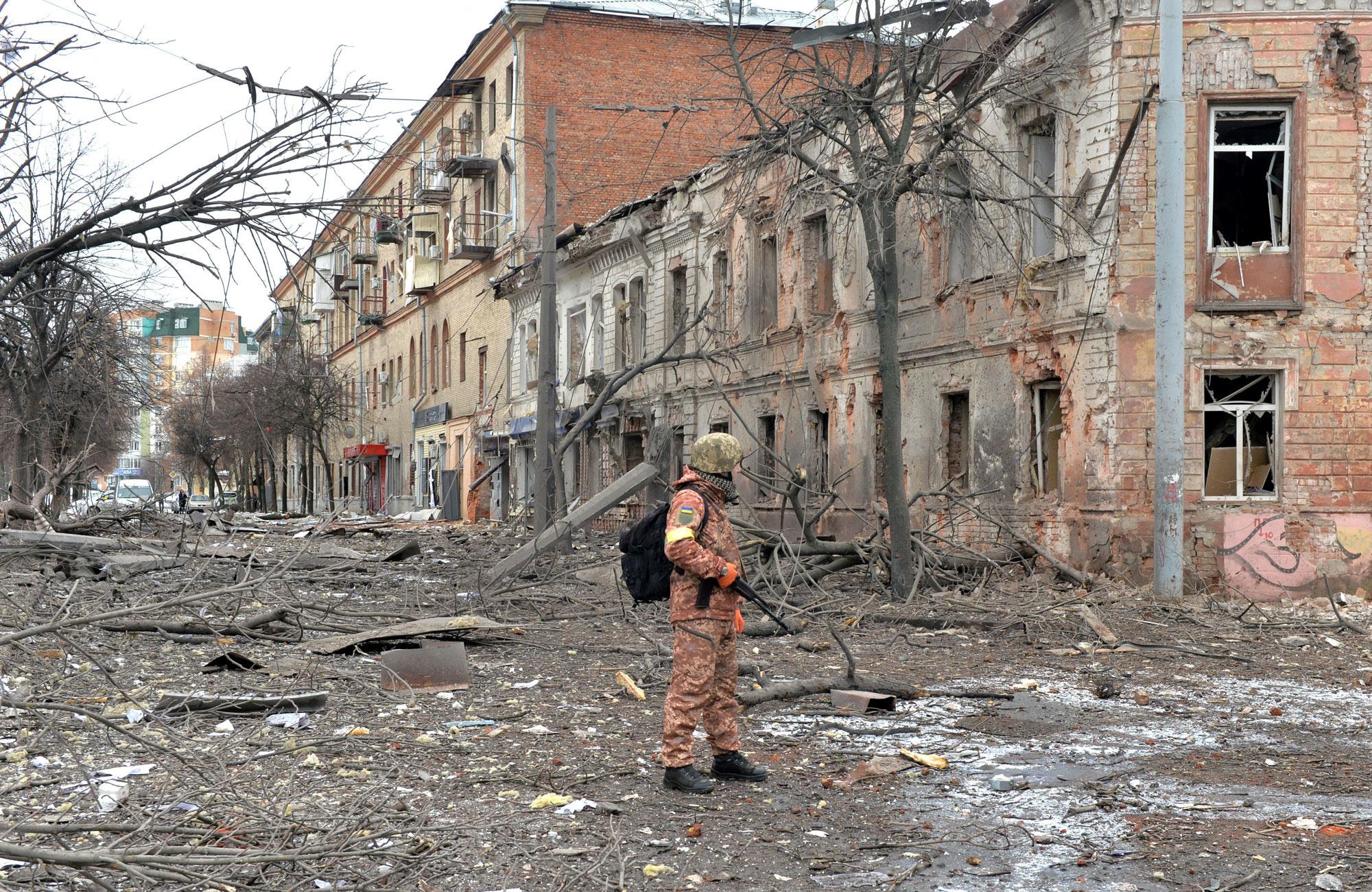 Ukraine: des habitants en fuite racontent l'