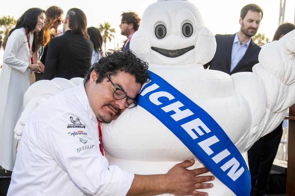 Le chef Carlos Salgado de Taco María à Costa Mesa au cours la la sortie du Guide Michelin Californie 2019