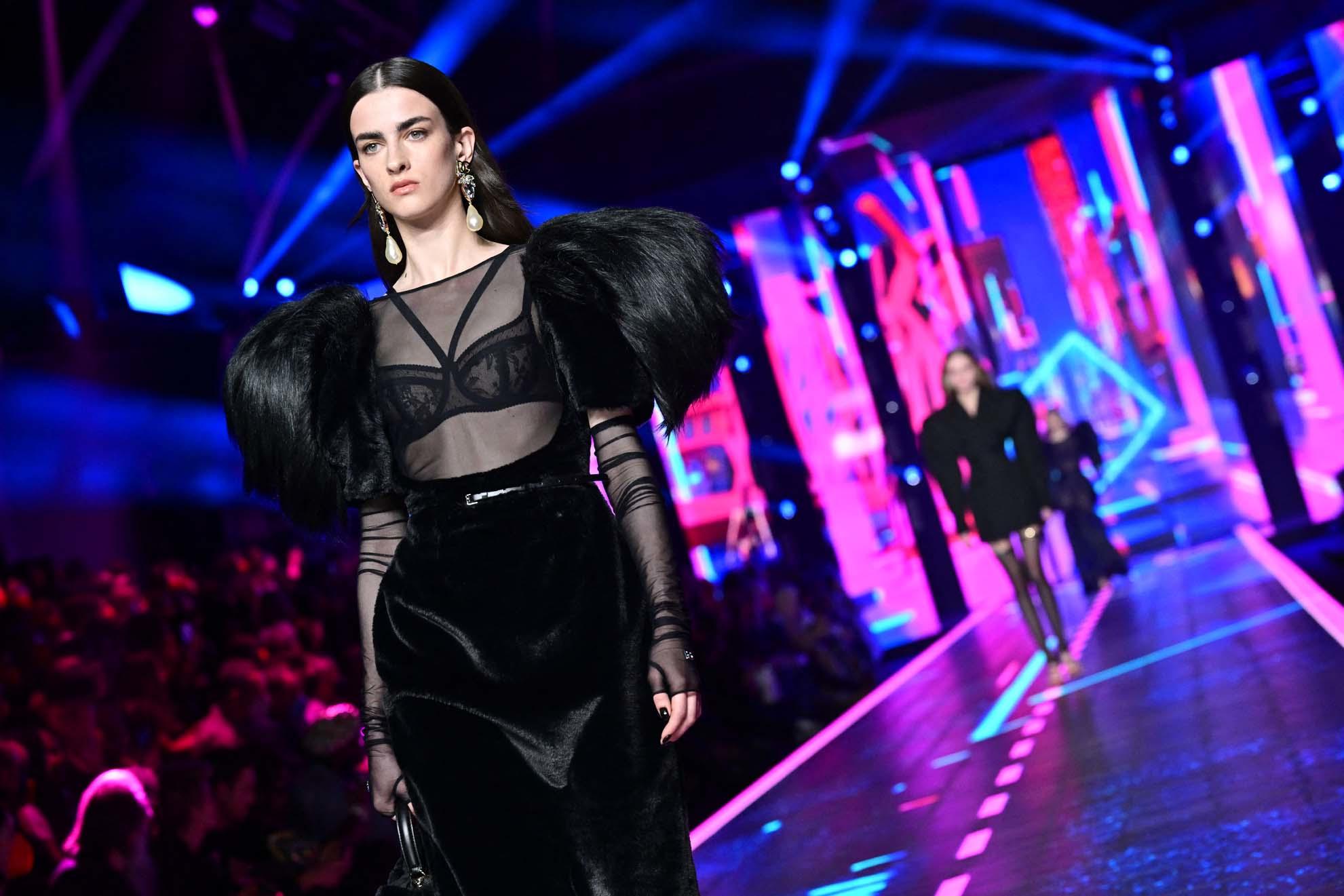 Bogdana défilant pour Dolce Gabbana, fin dévrier 2022.