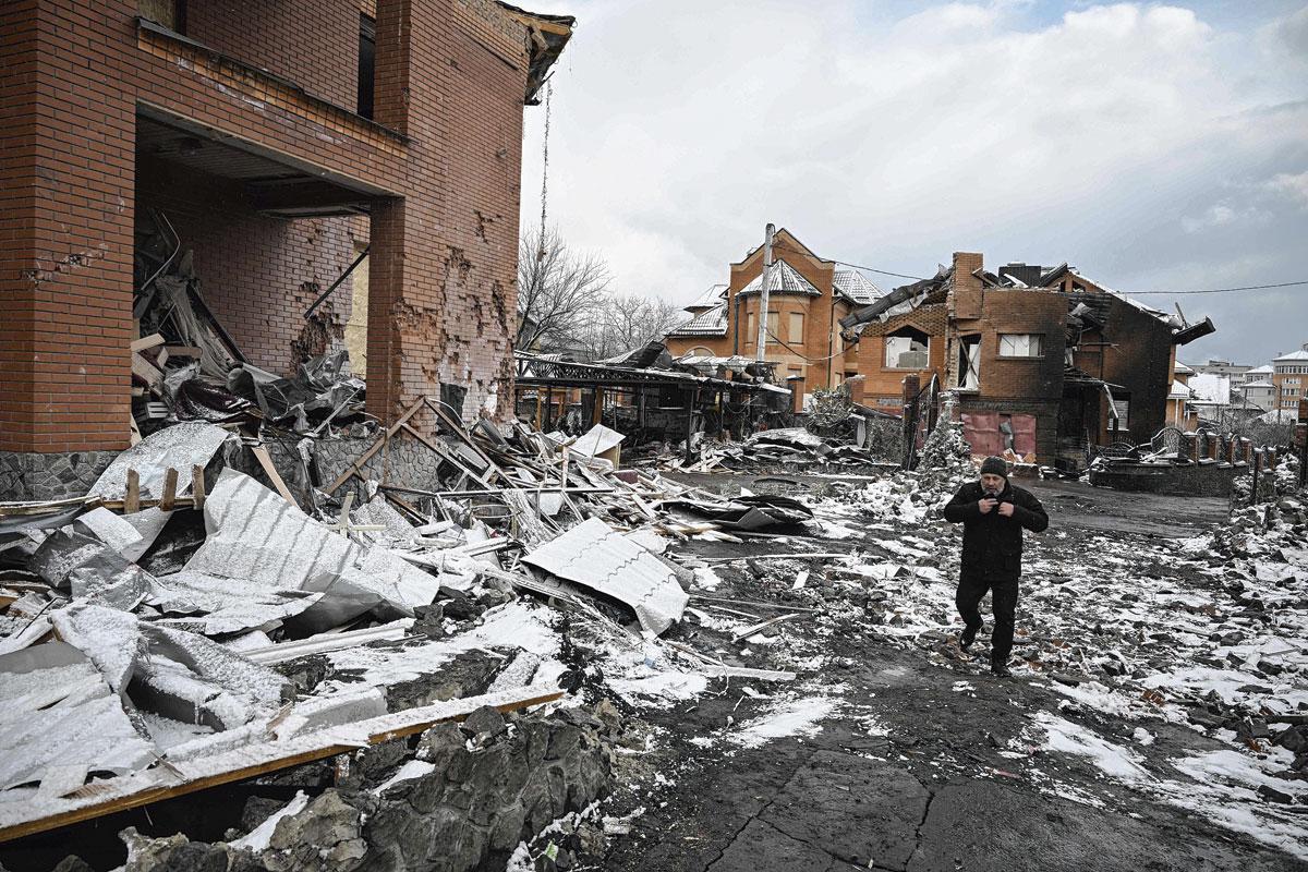 La guerre d'Ukraine est entrée dans sa troisième semaine et on imagine mal encore l'ampleur des destructions subies.