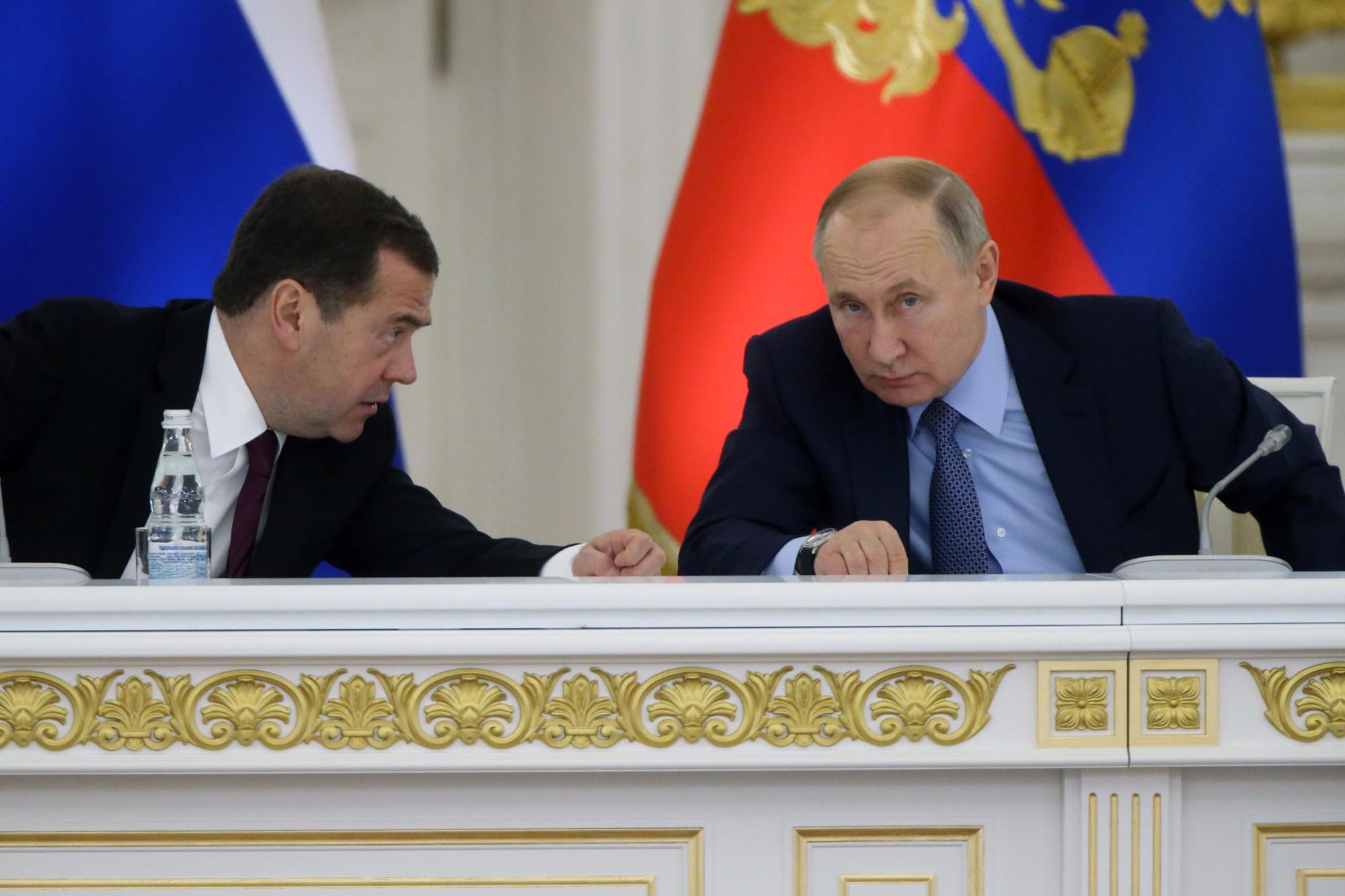 Dimitri Medvedev et Vladimir Poutine