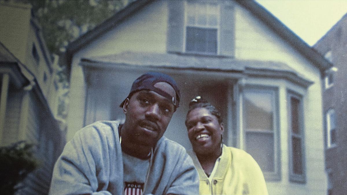 Kanye et Donda West, devant le pavillon familial.