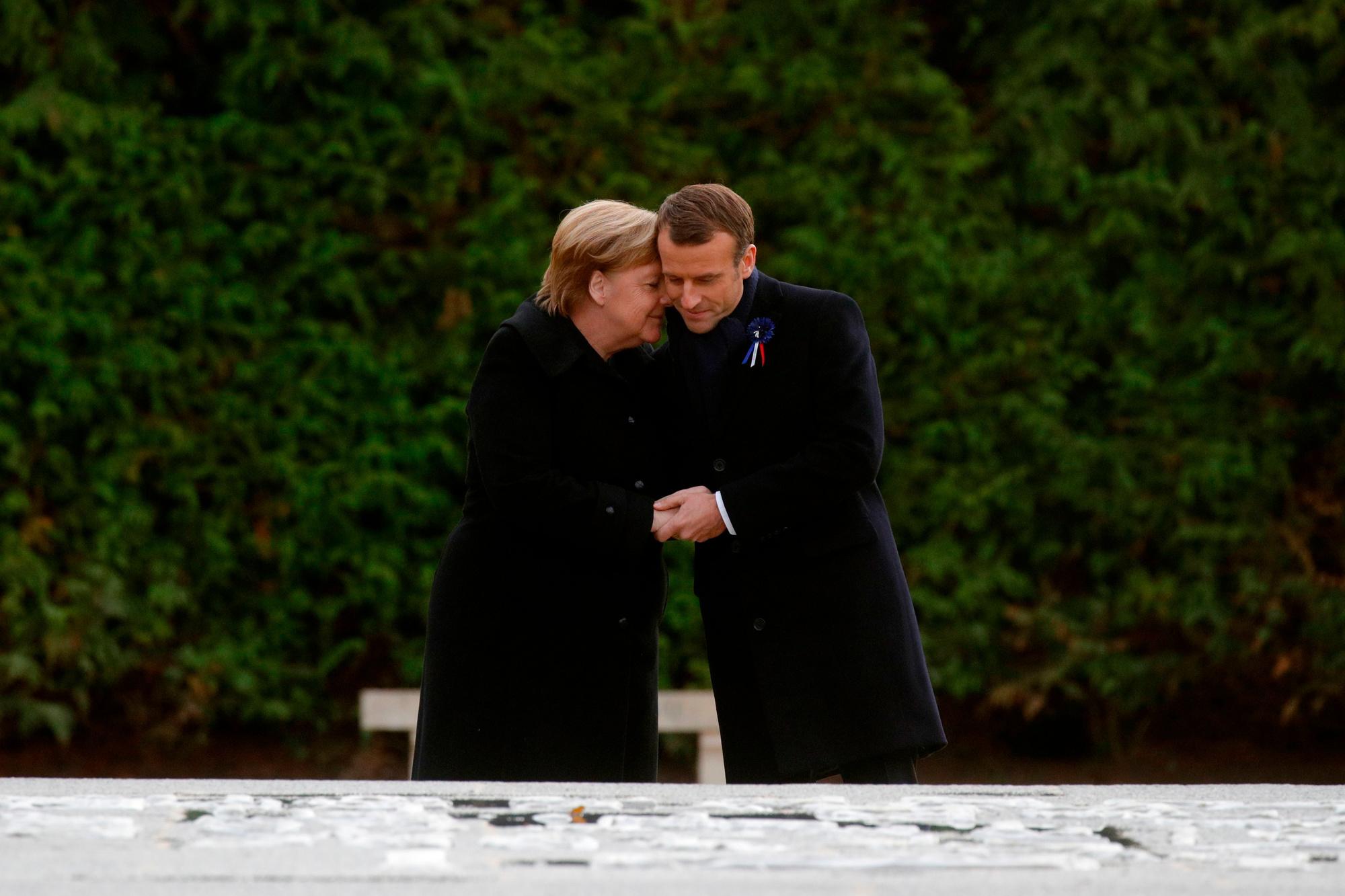 Angela Merkel et Emmanuel Macron lors du 100e anniversaire de l'armistice du 11 novembre 1918