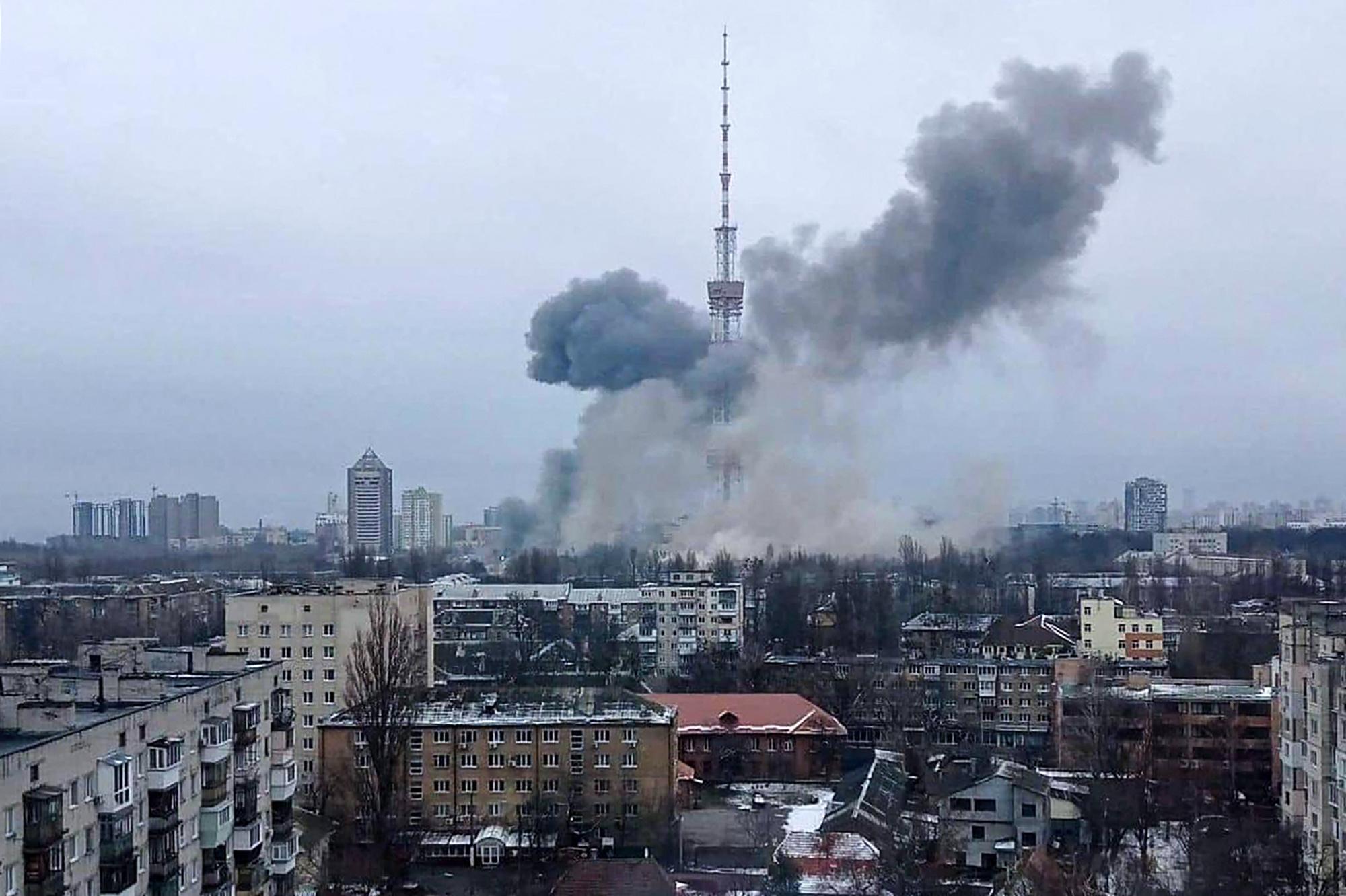 Frappe russe contre la tour de télévision à Kiev