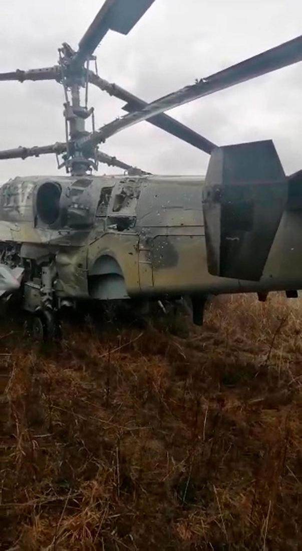 5. Le ministère de l'Intérieur ukrainien a annoncé avoir abattu deux hélicoptères russes, photo à l'appui.