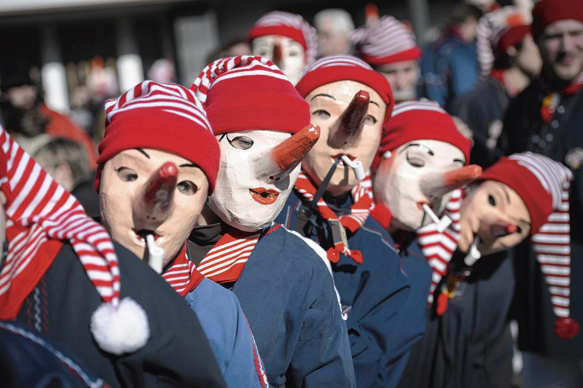 A Malmedy, les carnavaleux font la grimace sous leur masque. Le Cwarmê n'aura pas lieu.