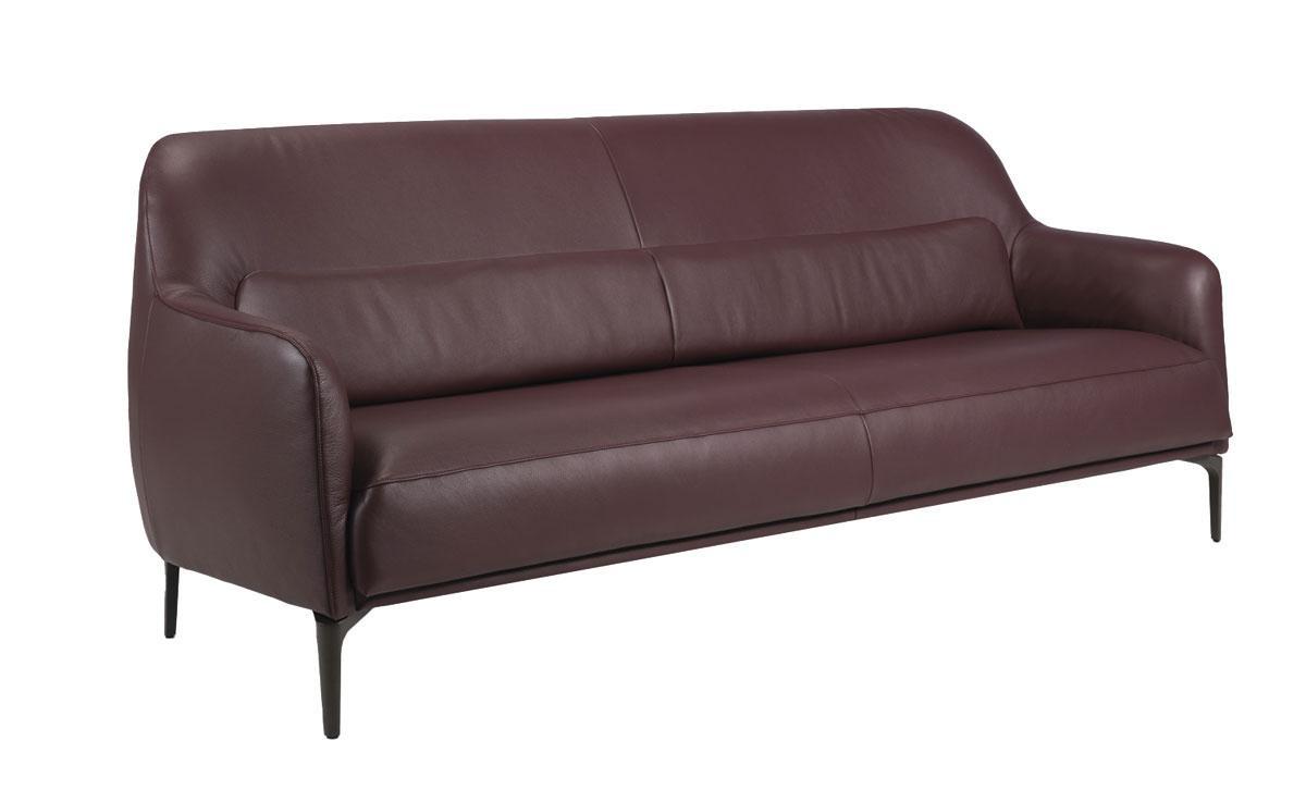 Obsession, compacte leren sofa, Jori, vanaf 4600 euro. (1)