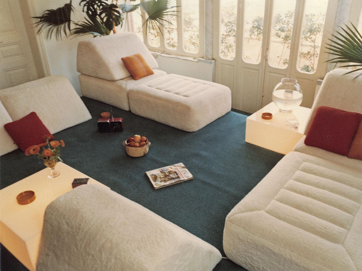 De flat van designer Sami El Khazen in de jaren 60 in het legendarische Maison Rose in Beiroet (Uit Beiroet. Tijden voor design).