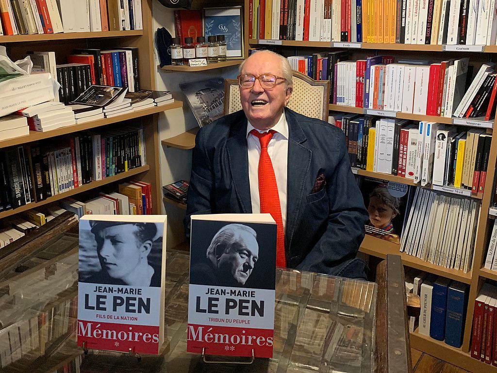 Jean-Marie Le Pen, stichter van het Front National (FN), stelt in 2013 zijn memoires voor: hij was een man zonder spijt.
