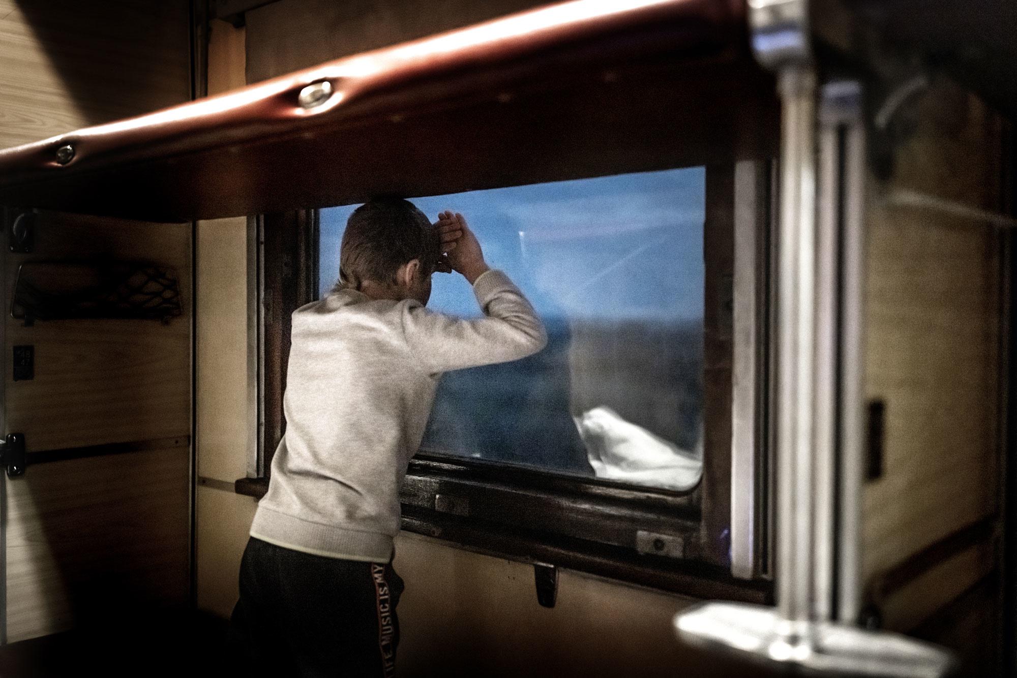 Knack-fotograaf Franky Verdickt in Oekraïne: 'Een trein vol trauma'