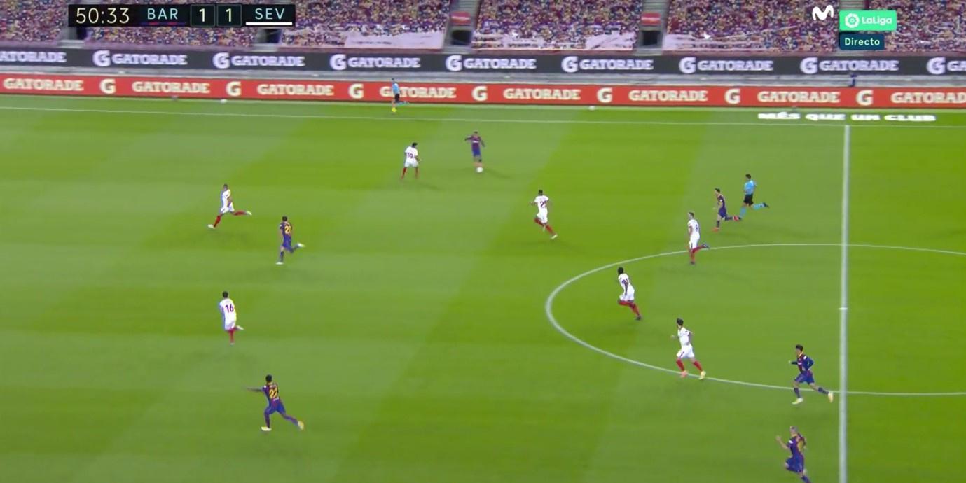 Goed 10 seconden later komt Barça in een interessante 3-tegen-3-situatie. 
