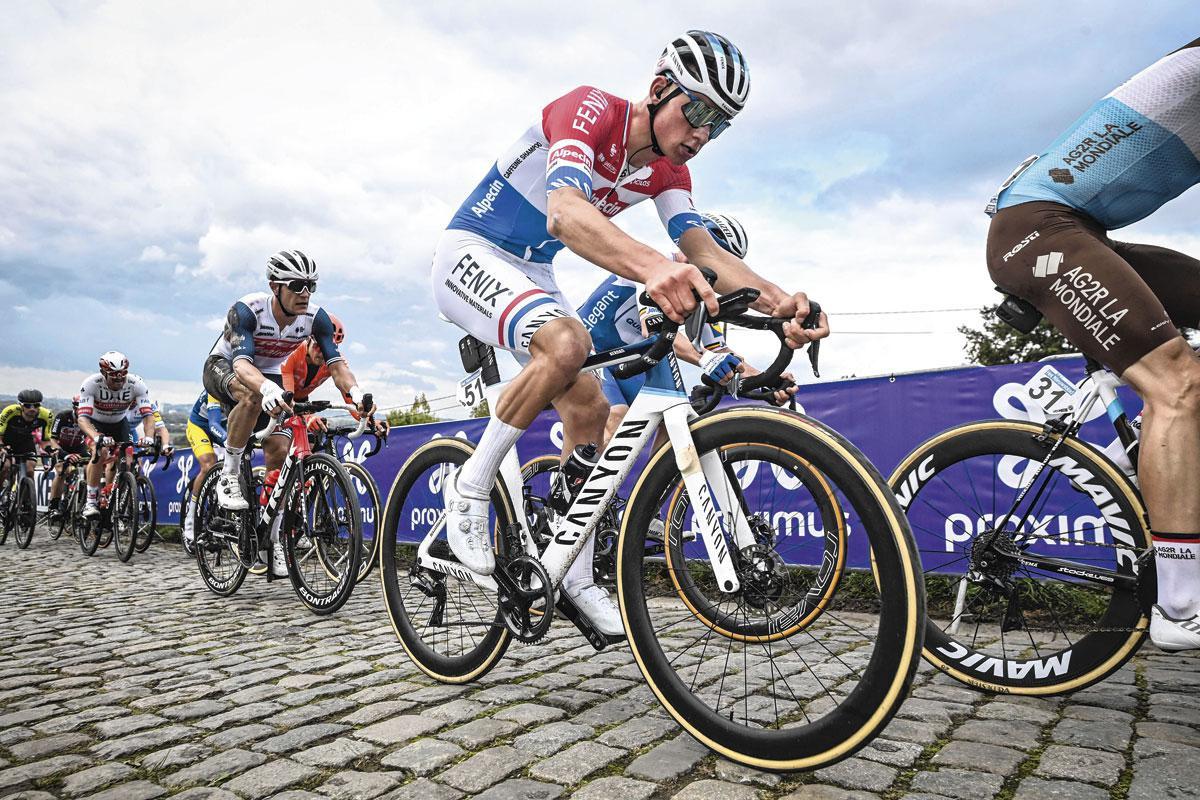 Mathieu van der Poel op de Patersberg in de Ronde van Vlaanderen vorig jaar.