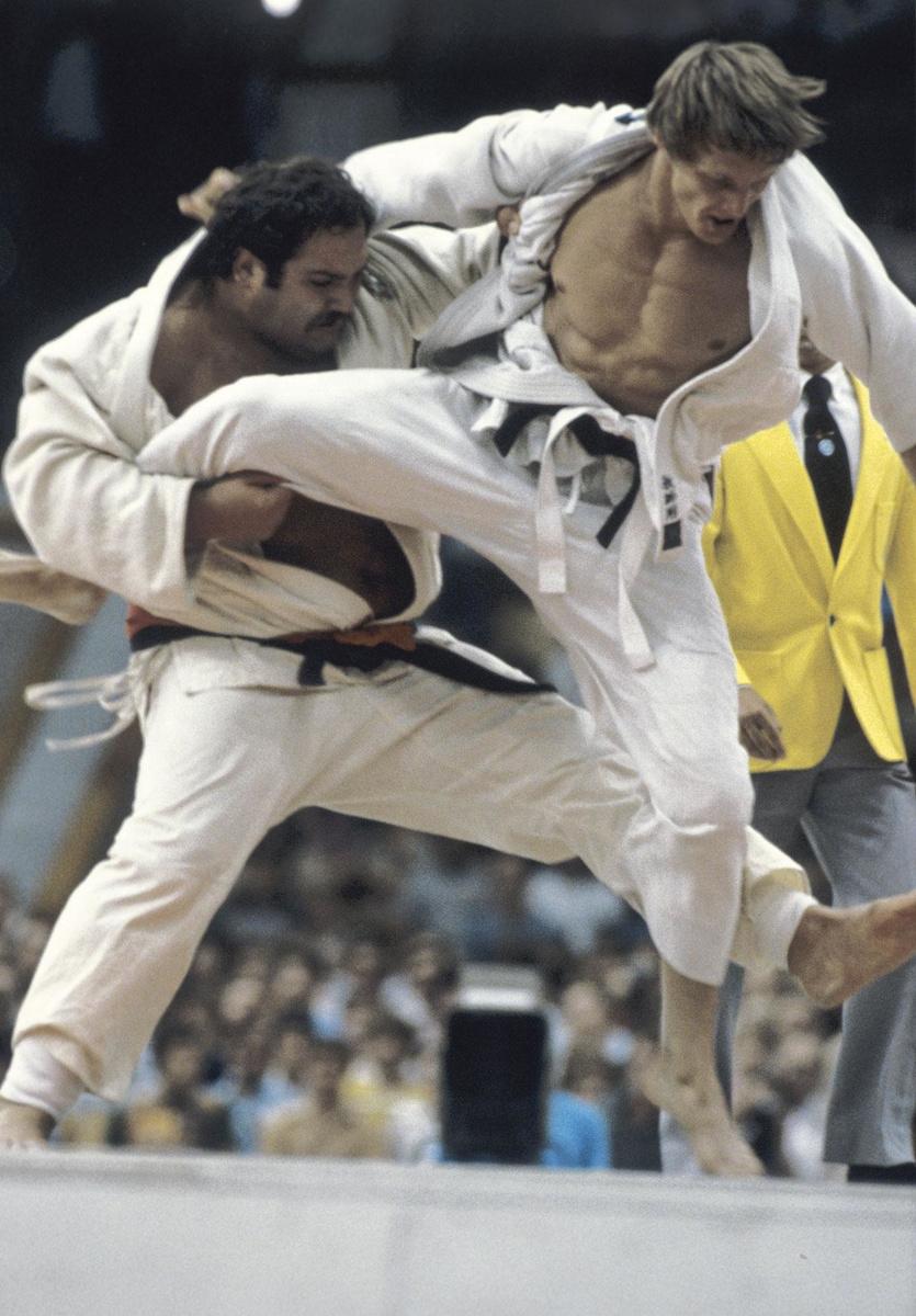 Robert Van de Walle (rechts) tegenover de Hongaar Andras Ozsvar tijdens de Spelen van 1980.