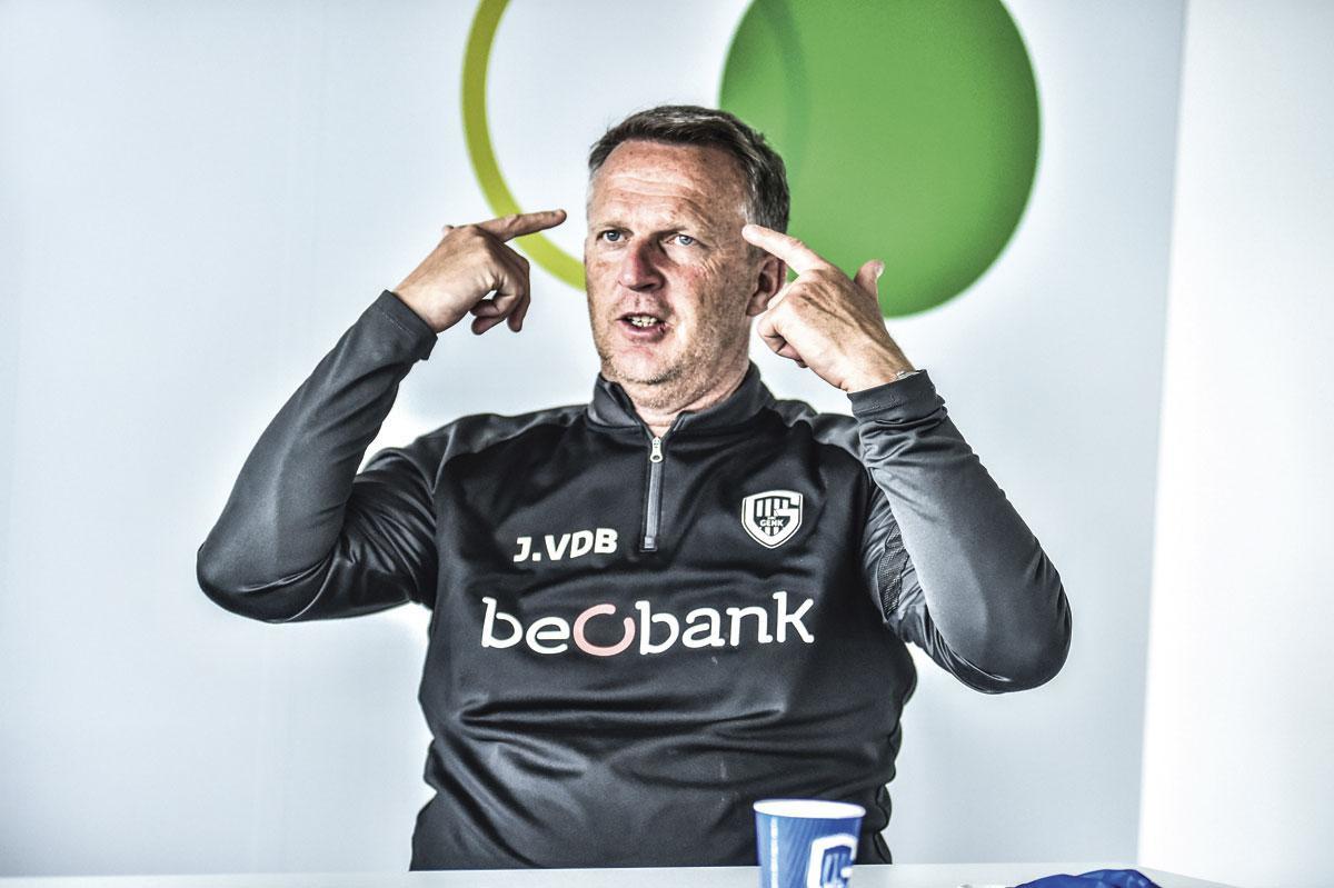 John van den Brom: 'De filosofie van KRC Genk past, is een 4-3-3.'