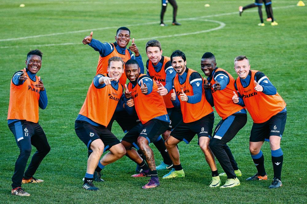 Club Brugge zoekt harde werkers met een winnaarsmentaliteit op het veld, maar af en toe mag er al eens gelachen worden.