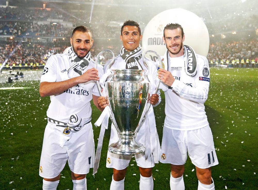 Karim Benzema, Cristiano Ronaldo en Gareth Bale na de winst van de Champions League in 2016. Wie van hen speelt volgend seizoen nog bij de Koninklijke?
