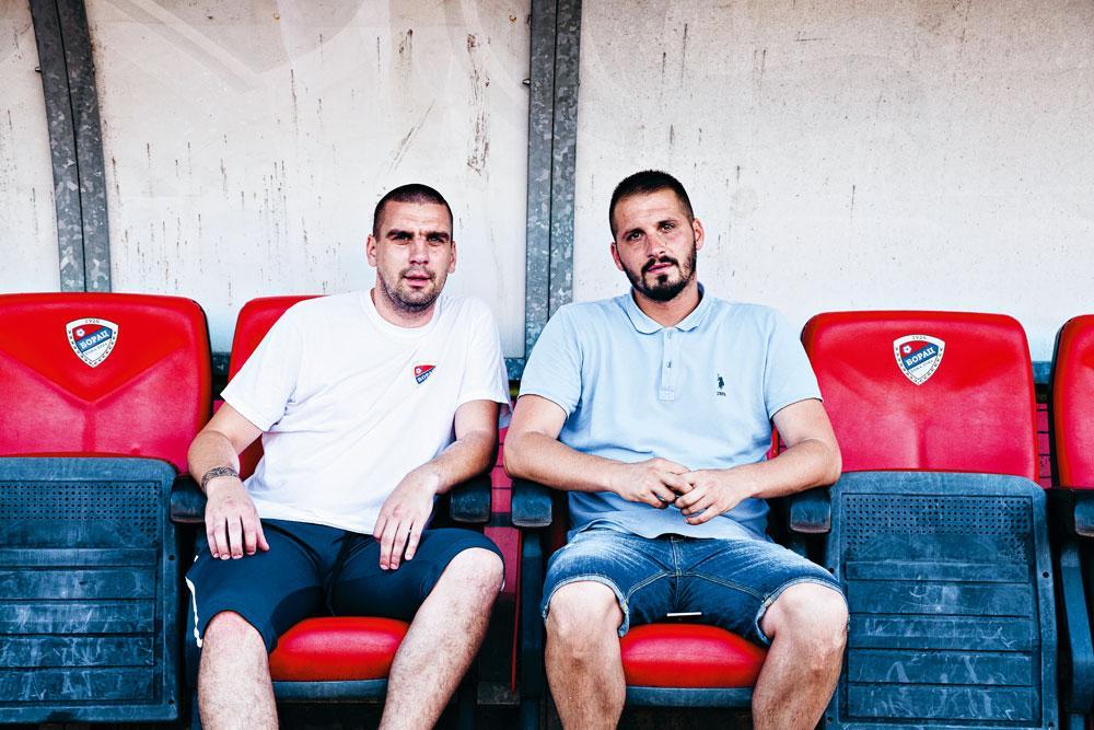 Marko Maksimovic (l) en Damir Memisevic (r), beiden werkzaam bij tweedeklasser Borac Banja Luka, zijn goed bevriend met Ognjen en Stojan Vranjes.