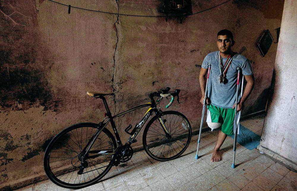 Niet alleen voetballers liepen levensveranderende schotwonden op. Wielrenner Alaa al-Dali werd, toen hij op 30 maart met zijn fiets en in koersuitrusting deelnam aan de Great March of Return door een Israëlische schutter in de rechterknie geschoten. Na negen operaties in negen dagen moest zijn rechterbeen geamputeerd worden.