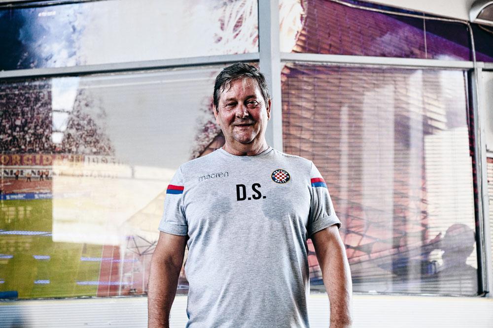 Domenico Sisgoreo fysiotherapeut bij Hajduk Split 'Toen Karlo bij de eerste ploeg kwam, noemde ik hem letvica. Dat is Kroatisch voor pannenlat. Hij was gigantisch groot, maar zo plat als een vijg.'