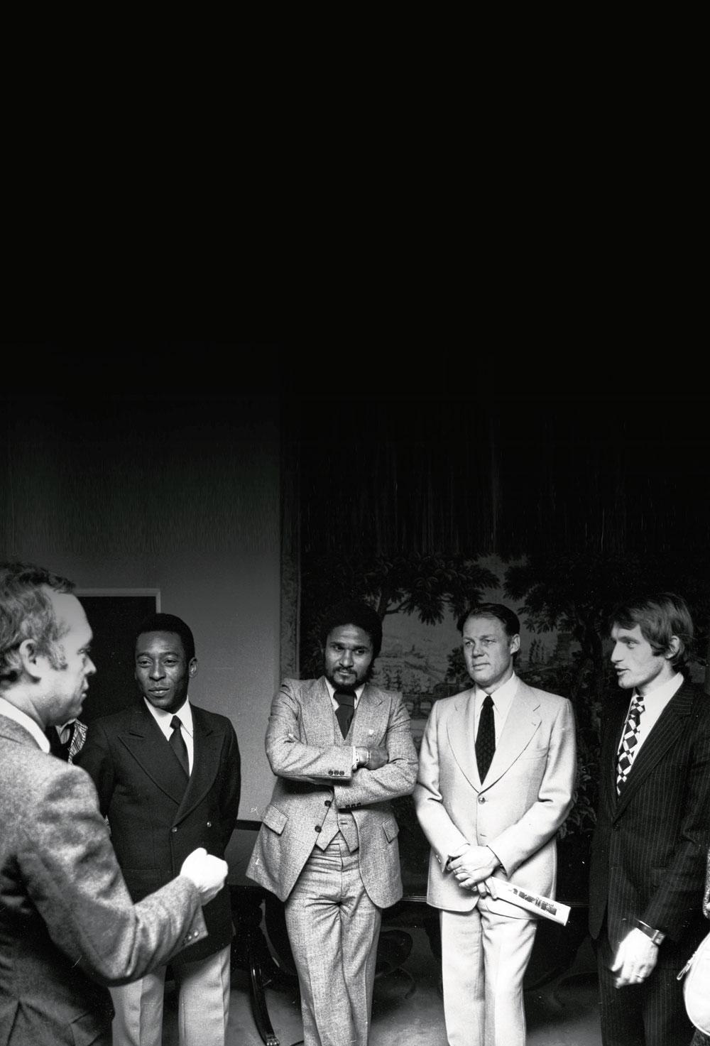 In het gezelschap van mooi volk: Pelé, Eusébio en Rinus Michels.