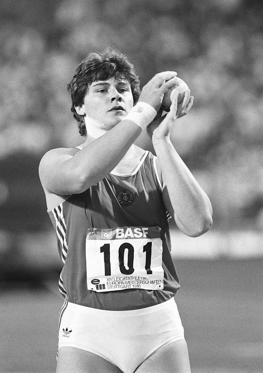 Heidi Krieger (nu Andreas Krieger) wint het kogelstoten bij het Europees kampioenschap atletiek van 1986 voor de DDR.