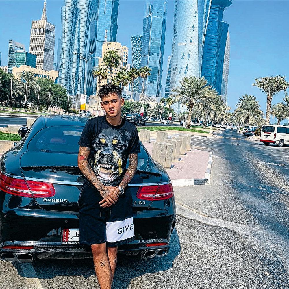 Het leven van Edmilson Junior in een paar snapshots tegen de skyline van Doha.