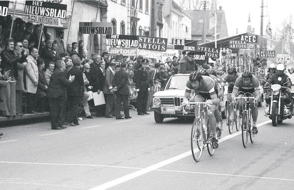 Walter Planckaert wint op 4 april 1976 de Ronde van Vlaanderen.