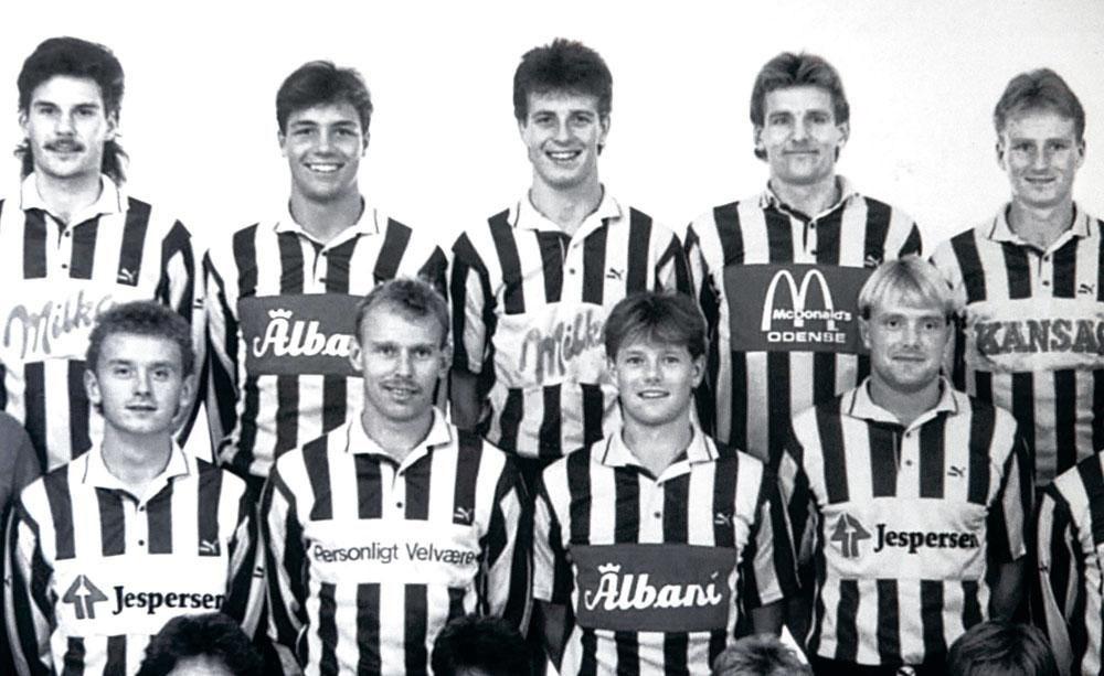 Jess Thorup (boven in het midden) bij Odense Boldklub in 1989.