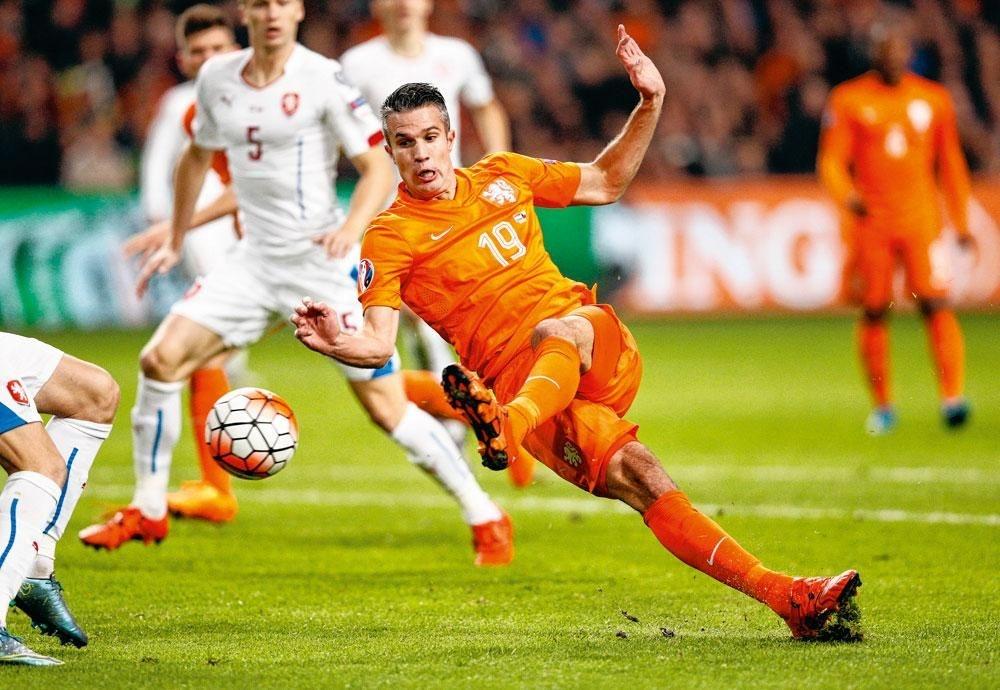 Robin van Persie is met 50 goals topschutter aller tijden van Oranje.