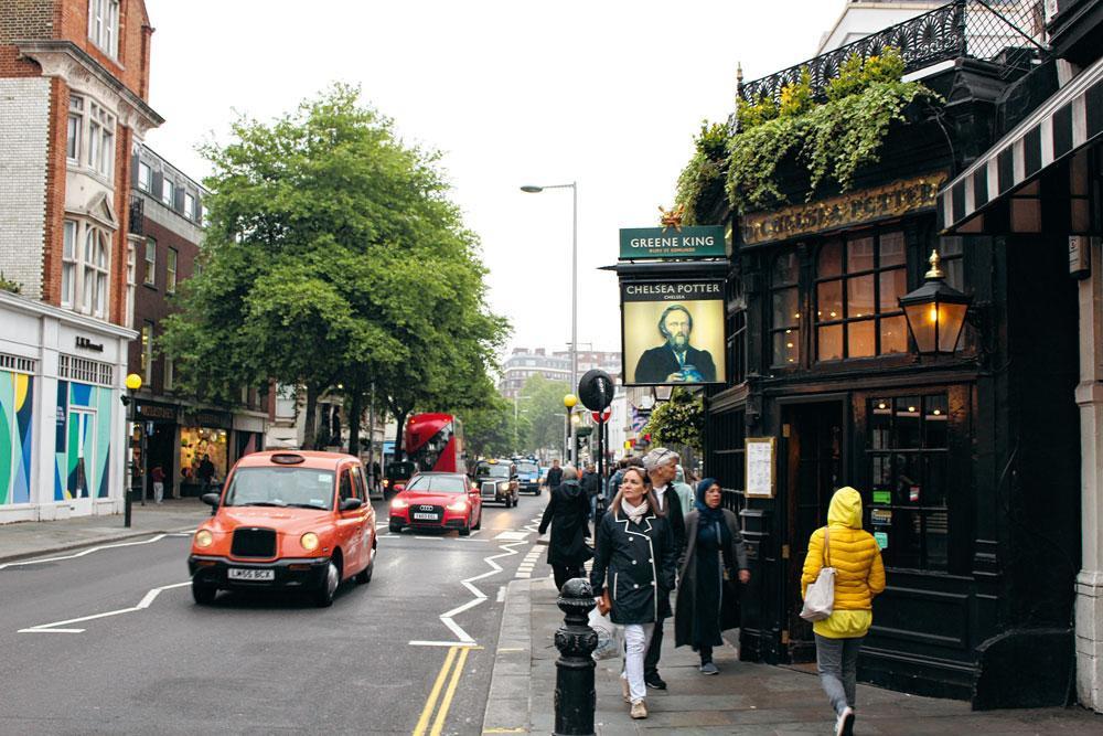 3. CHELSEA In de jaren zestig en zeventig gold Kings Road in Chelsea als het hoofdkwartier van tegencultuur en rock-'n-roll. In Chelsea Potter kon je er Mick Jagger of George Best spotten aan de bar.