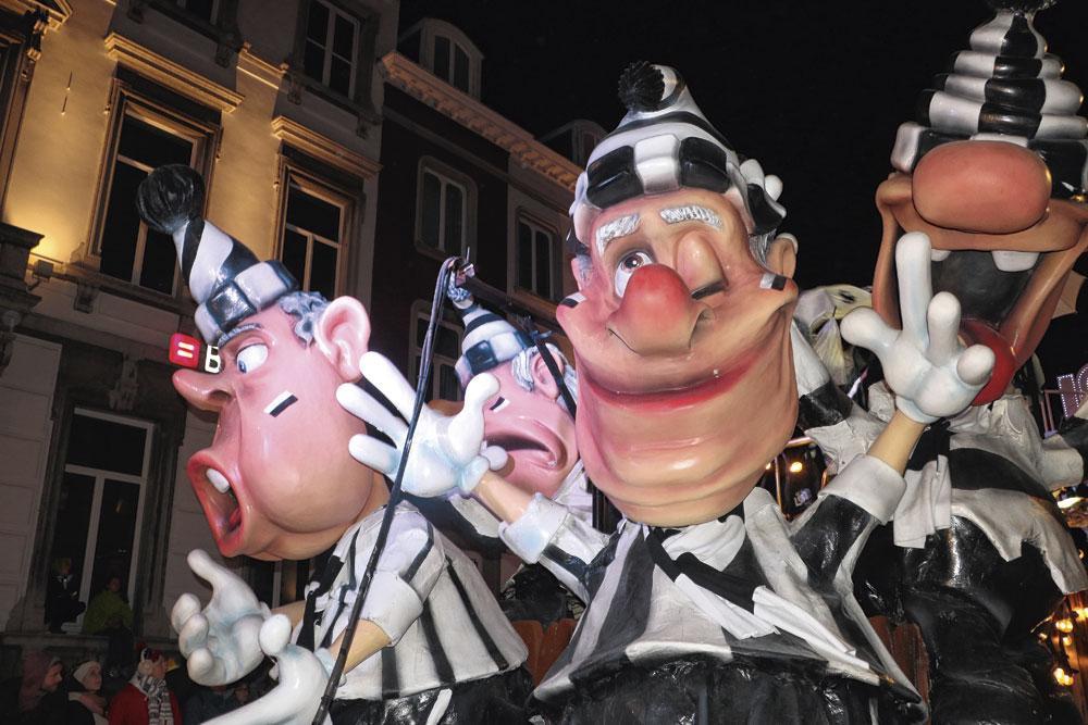 De honderdste verjaardag van Den Iendracht was dit jaar ook een thema in de carnavalsstoet van Aalst.