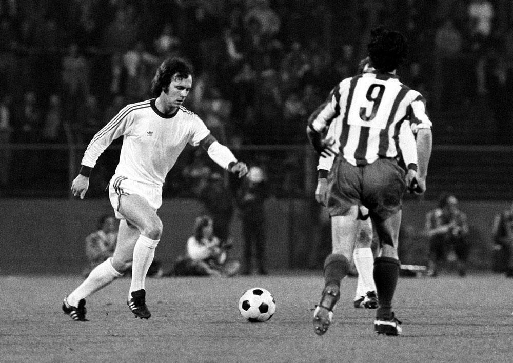 Franz Beckenbauer was een elegante voetballer met een fijne techniek, een subtiele balbehandeling en een fabuleus overzicht.