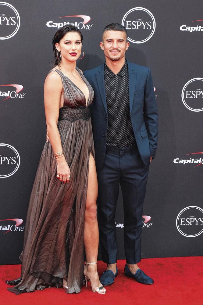 Met haar man Servando Carrasco, een voetballer van Mexicaanse origine.