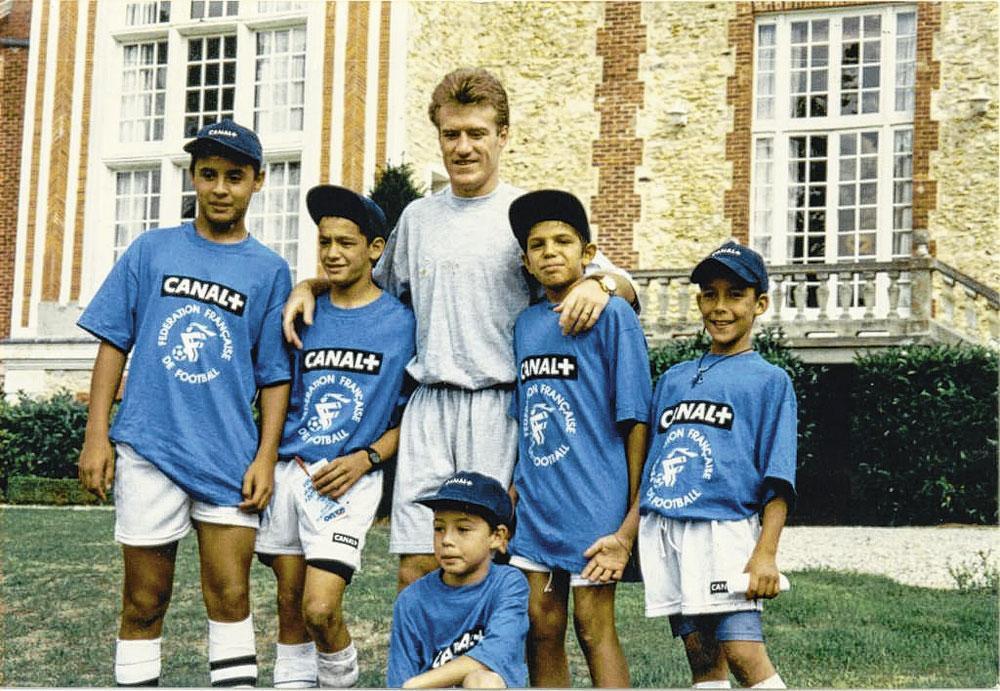 Een kleine Samir Nasri, middenonder, en Didier Deschamps, met wie hij jaren later een flinke aanvaring zou hebben bij de nationale ploeg.