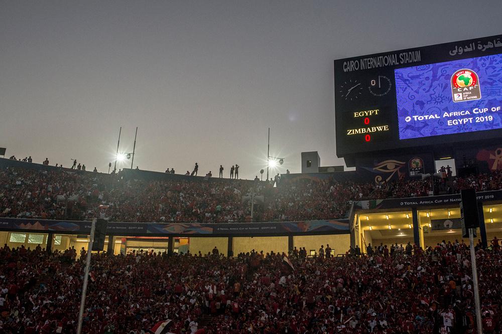 Egyptische fans tijdens de openingswedstrijd tegen Zimbabwe.