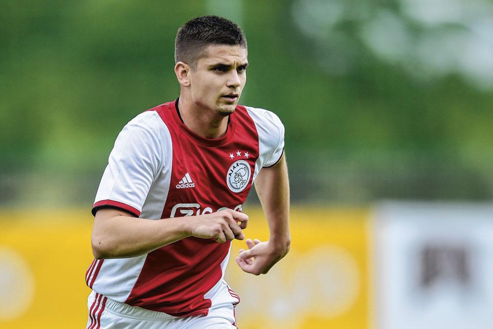 Ajax hoestte 12,5 miljoen euro op voor Razvan Marin.