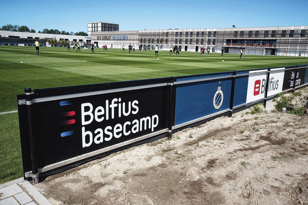 Het grootste deel van de 130 werknemers van Club Brugge werkt intussen hier, in het Belfius basecamp.