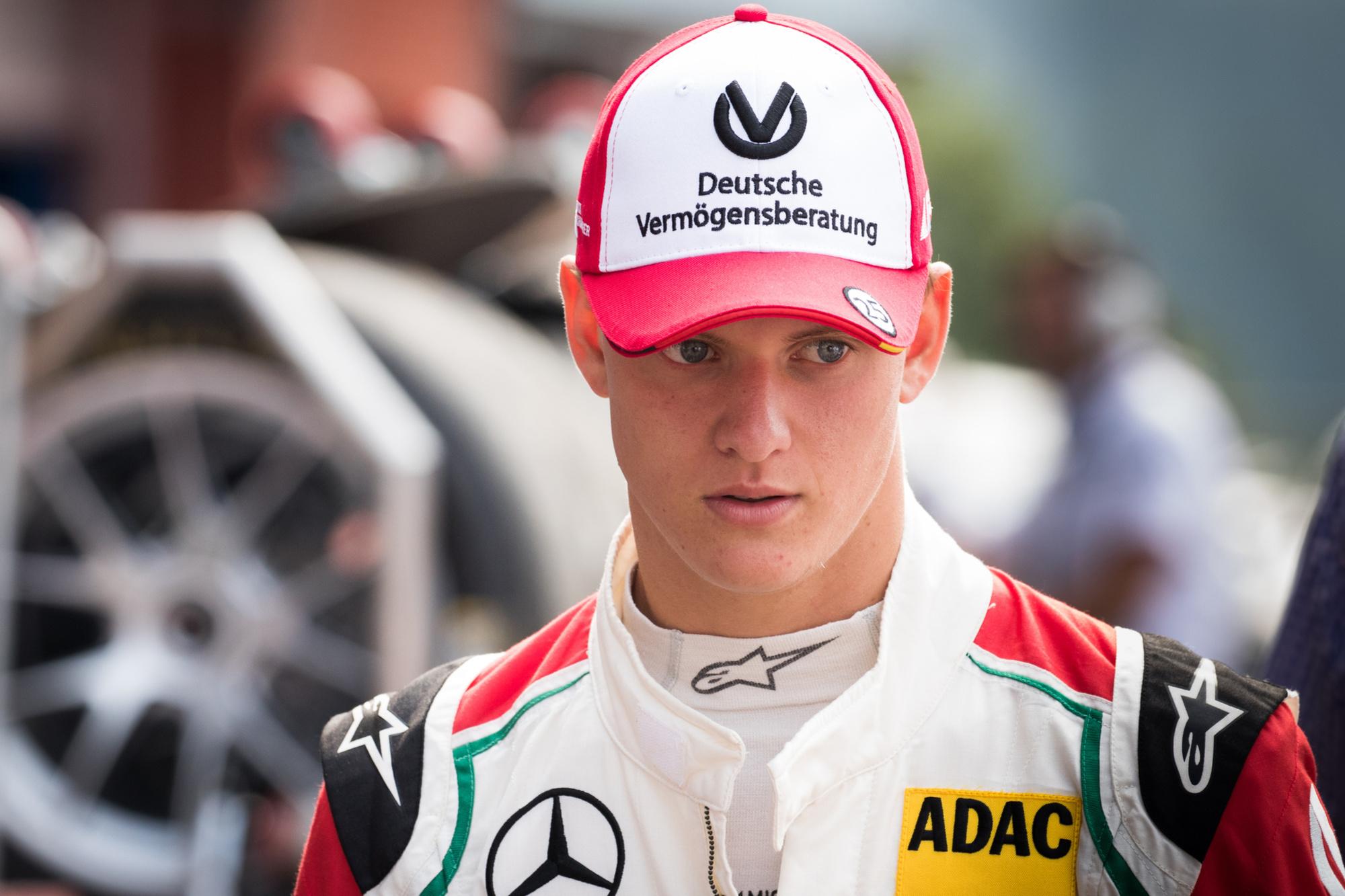 Mick Schumacher betaalde dit seizoen nog leergeld in de Formule 2.