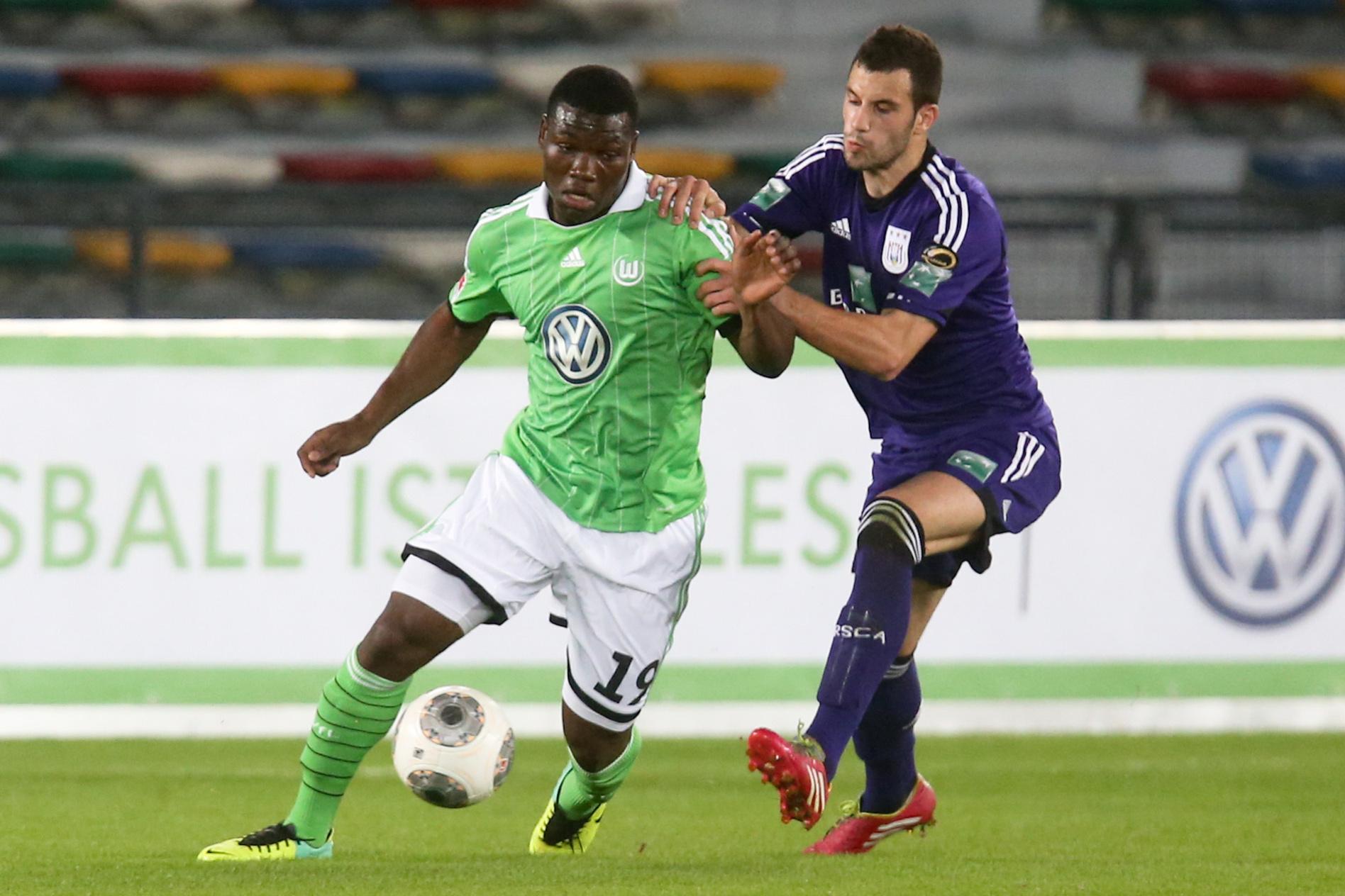 Junior Malanda in actie voor VfL Wolfsburg
