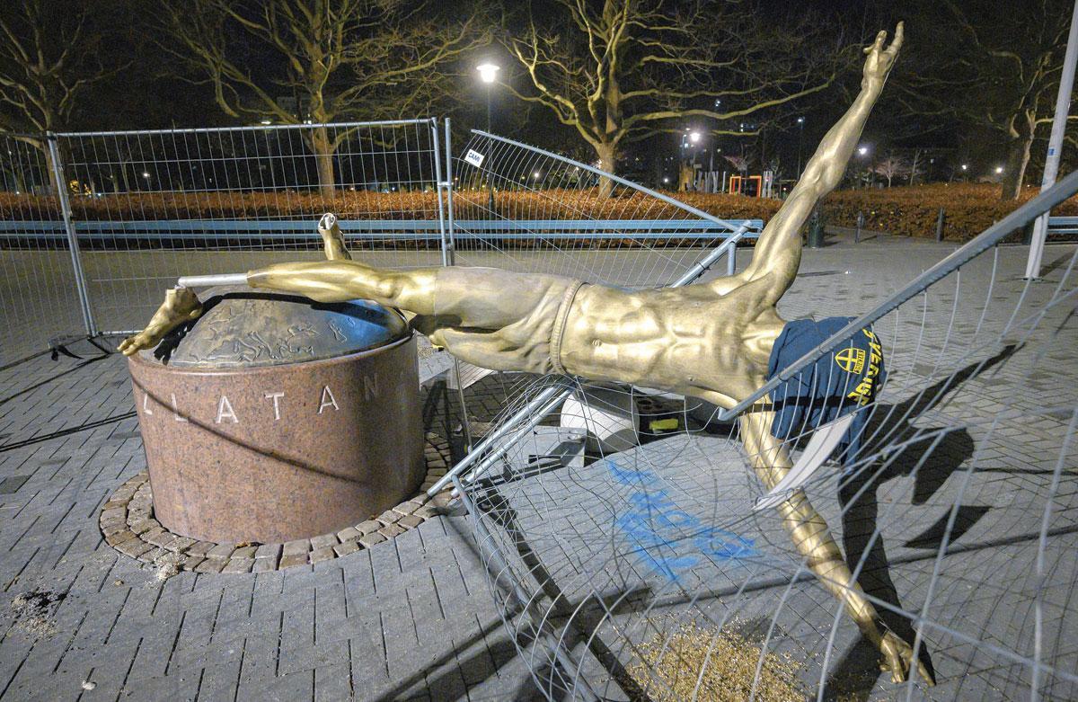 Het standbeeld van Zlatan aan het stadion van Malmö werd al meerdere malen vernield.