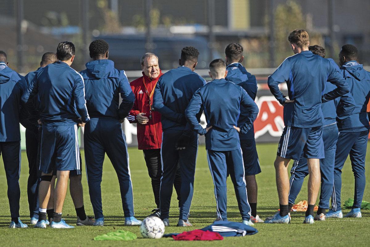 Dick Advocaat tijdens zijn eerste training van Feyenoord in oktober vorig jaar.