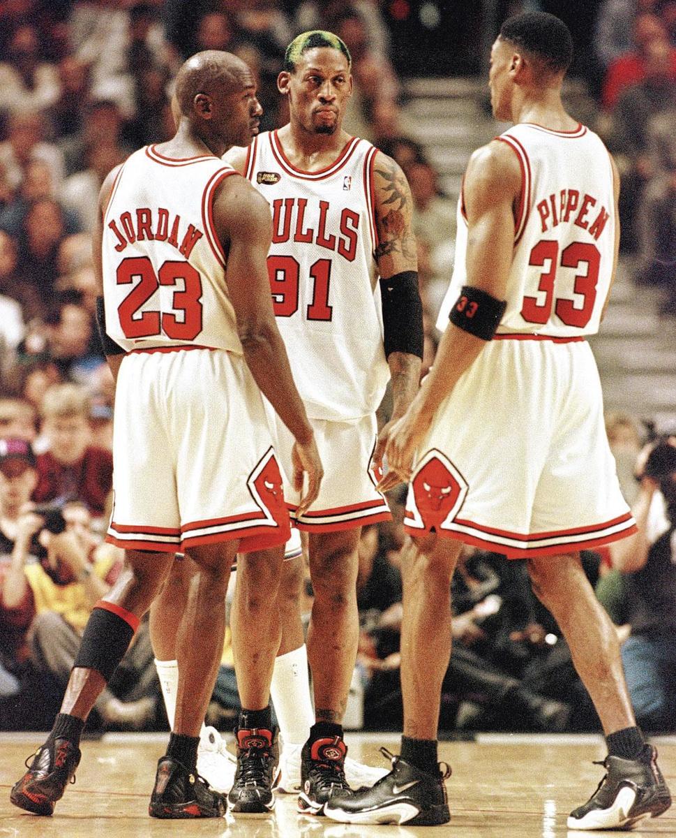 Michael Jordan, enfant terrible Dennis Rodman, en MJ's rechterhand Scottie Pippen vormden het kloppende hart van de Bulls.