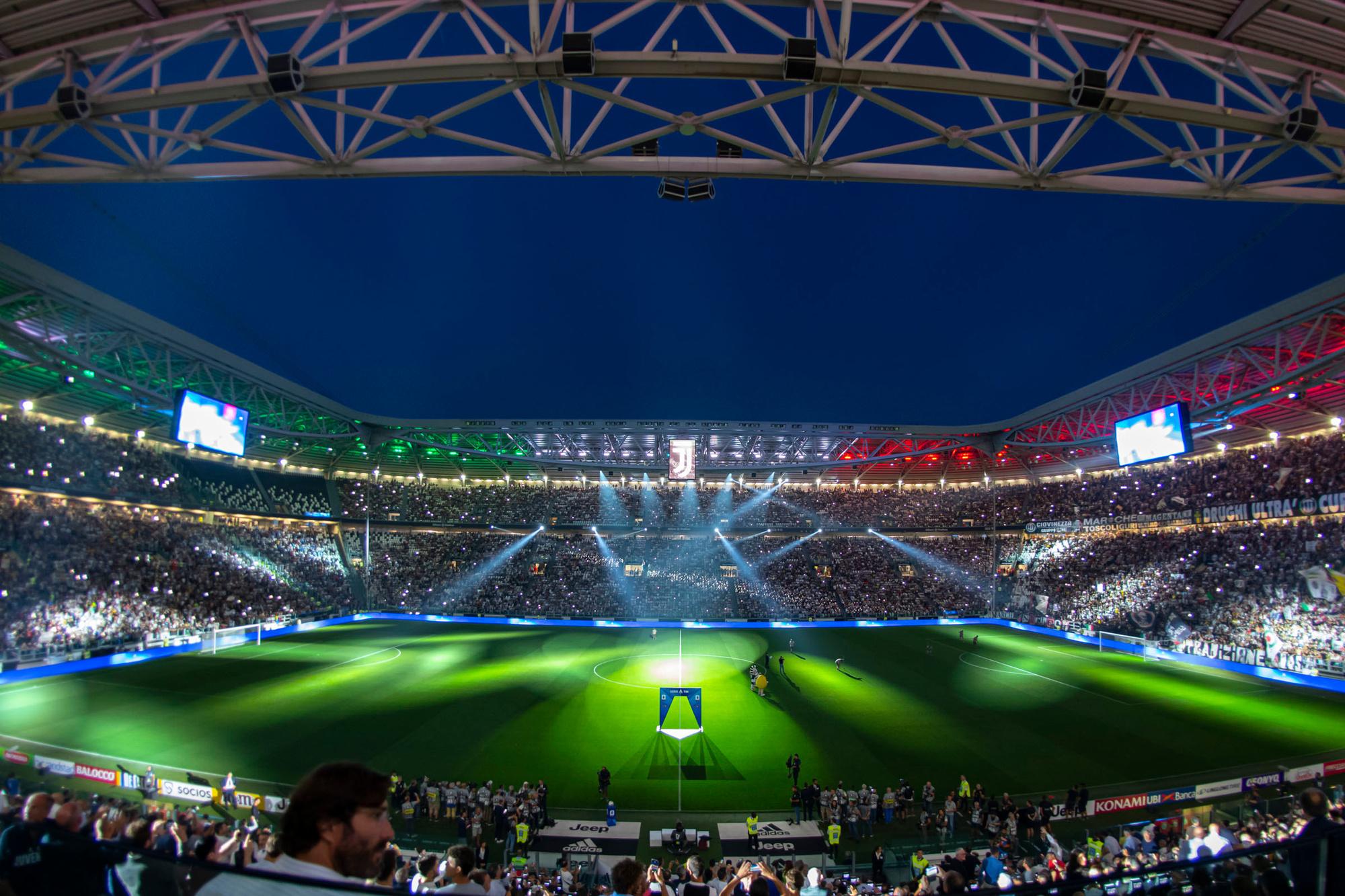 Het Allianz Stadium van Juventus oogt met 41.500 supporters nogal klein.