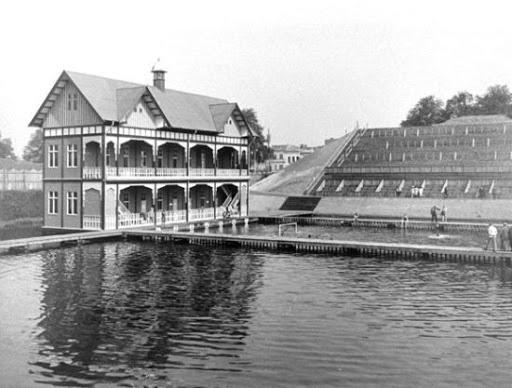 Het olympisch zwembad in Antwerpen was volgens de Amerikanen niet veel beter dan Matoika, het stonk en was ijskoud.