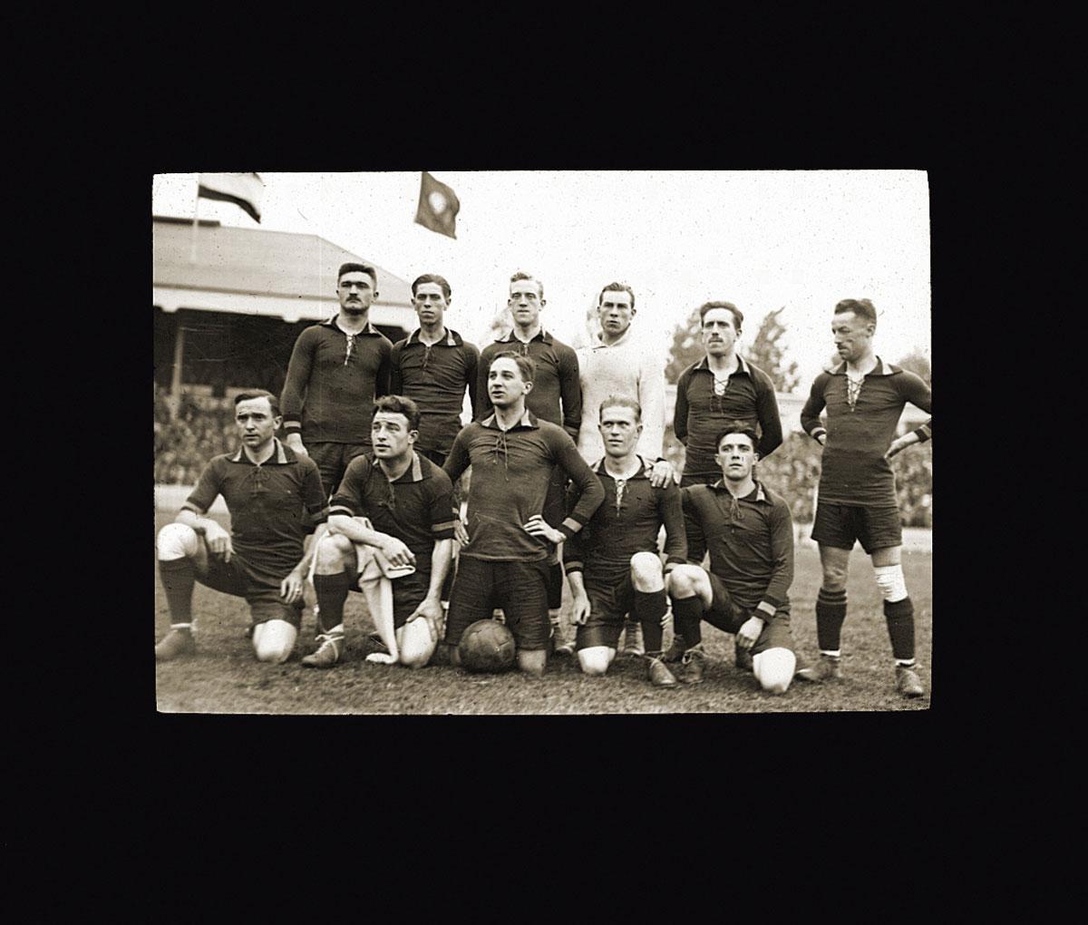 De gouden ploeg, met Armand Swartenbroeks links bovenaan.
